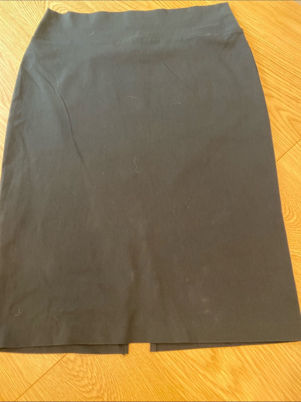 Slim fit black skirt size L